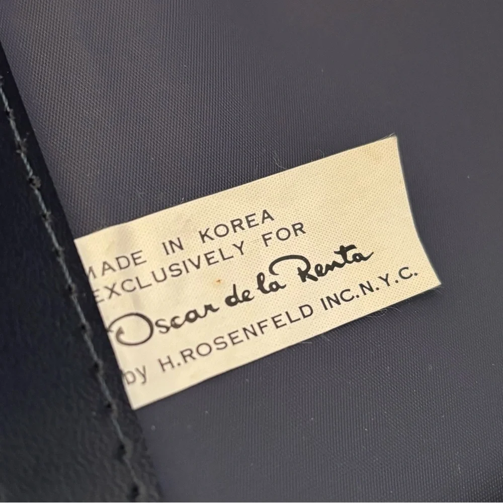 NWOT Oscar de la Renta Large Zip Suitcase—part of a set of 3